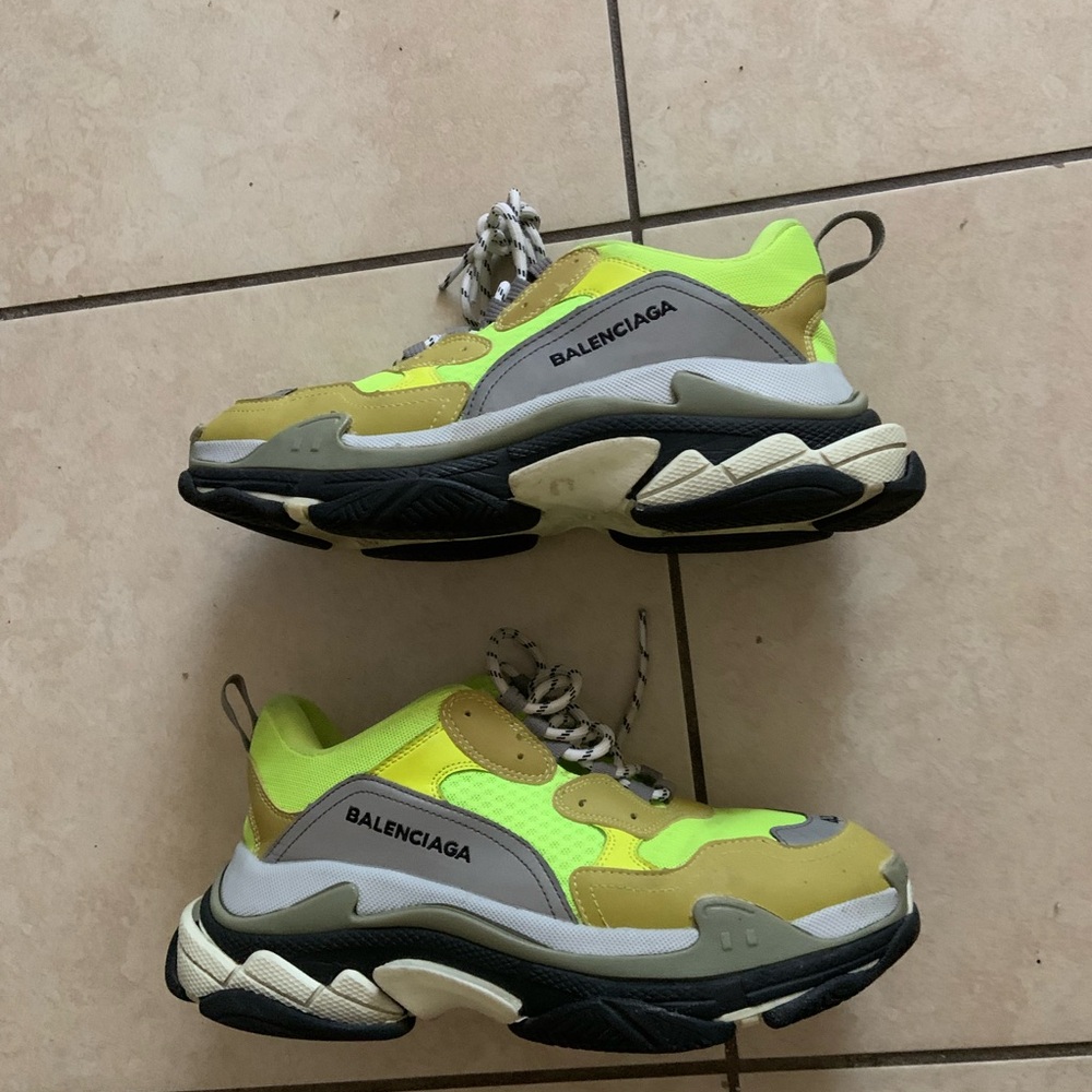 balenciaga triple s jaune fluo